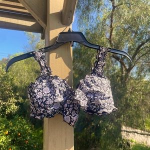 Black & white floral bikini top xs/s